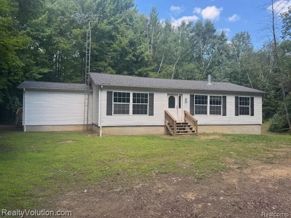 3267 E Snover Rd, Mayville, MI 48744
