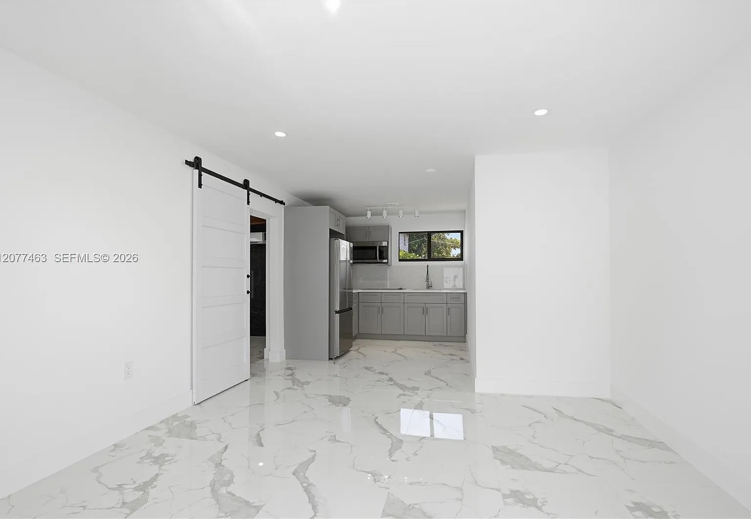 1 bed, 1.0 bath, $2,300 — Photo 2
