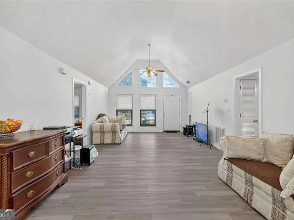 494 Spring St, Social Circle, GA 30025