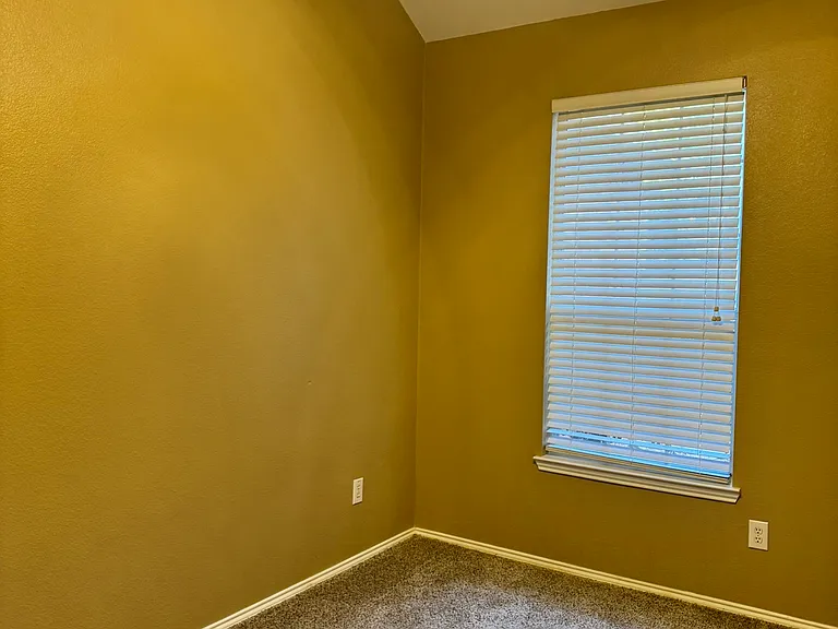 304 Patricia Ln — Photo 23
