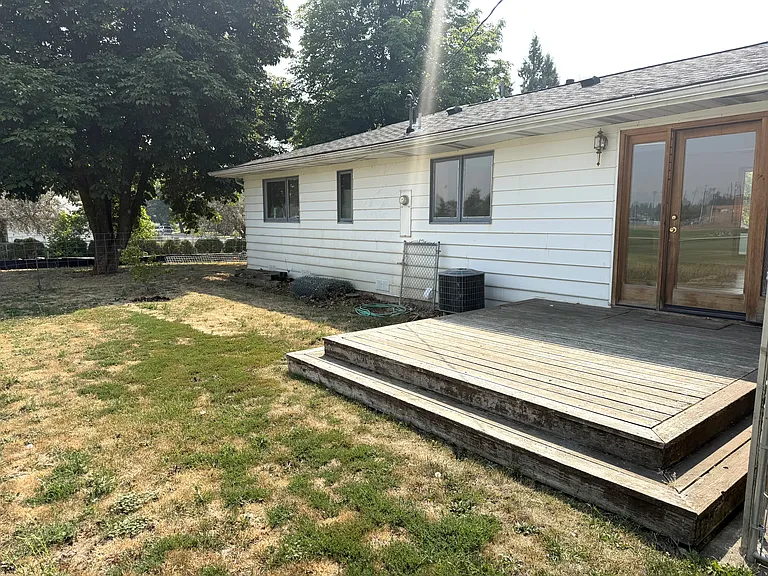 1326 E B St — Photo 10