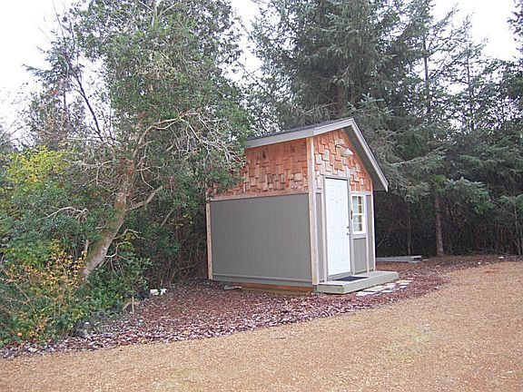 3rd image of 156 Goldeneye St SE