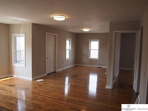 3rd image of 3323 Davenport St