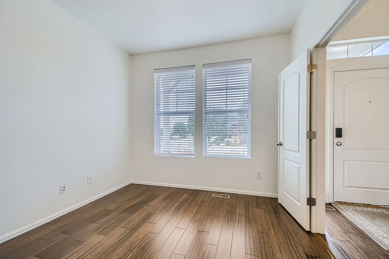 4 bed, 3.5 bath, 3401 sqft, $3,200 — Photo 3