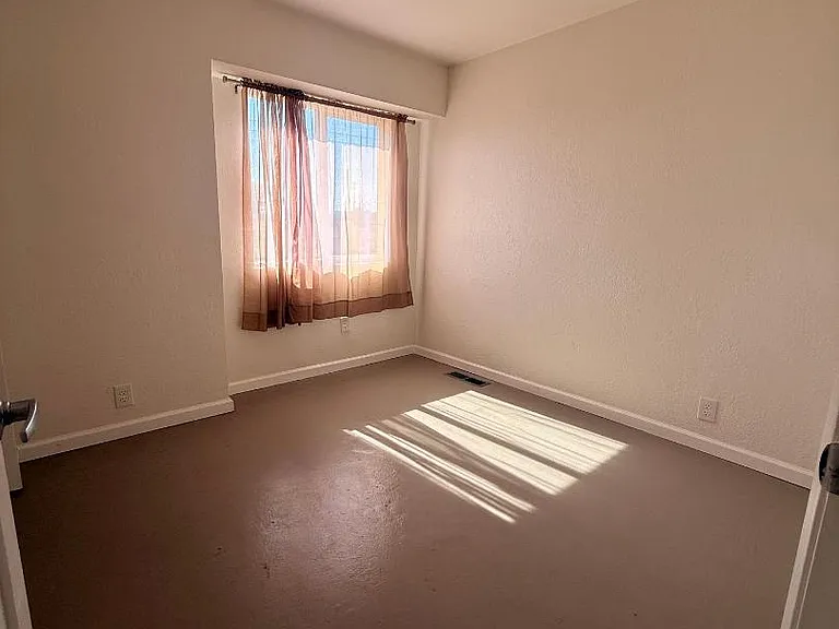1535 Fischer Ave — Photo 8