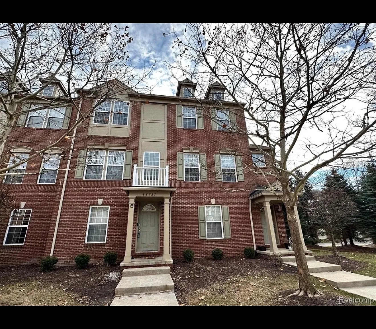 2 bed, 1.5 bath, 1051 sqft, $1,875 — Photo 1