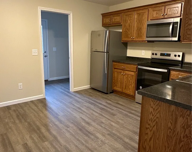 105 W B Dye Rd — Photo 2