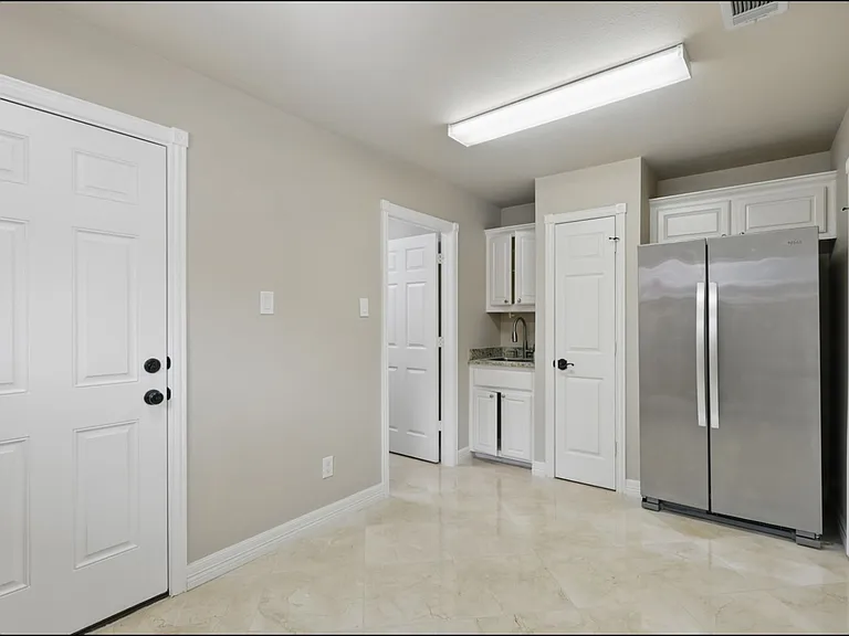 727 Ashleigh Ln — Photo 27