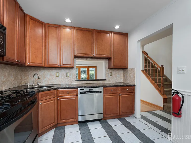 357 Hadleigh Ln — Photo 3