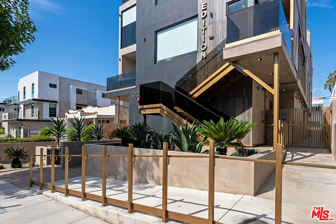 1021 N Ogden Dr — Photo 4