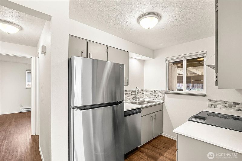 5th image of 1332 W Garland Avenue
