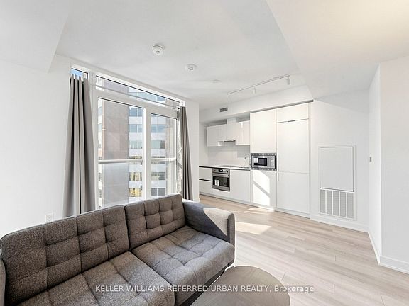 5th image of 238 Simcoe St #2403