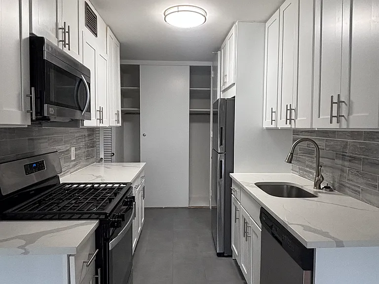73-07 195th St #1A — Photo 1