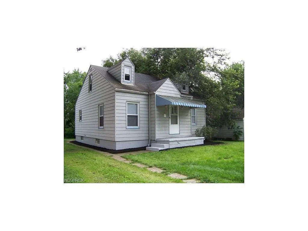 101 Freedom Ave photo 1