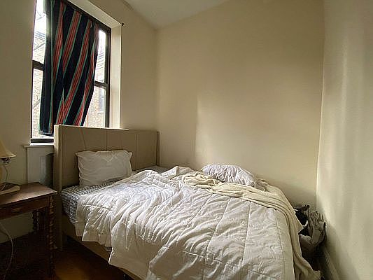 4th image of 353 W End Ave APT 3R