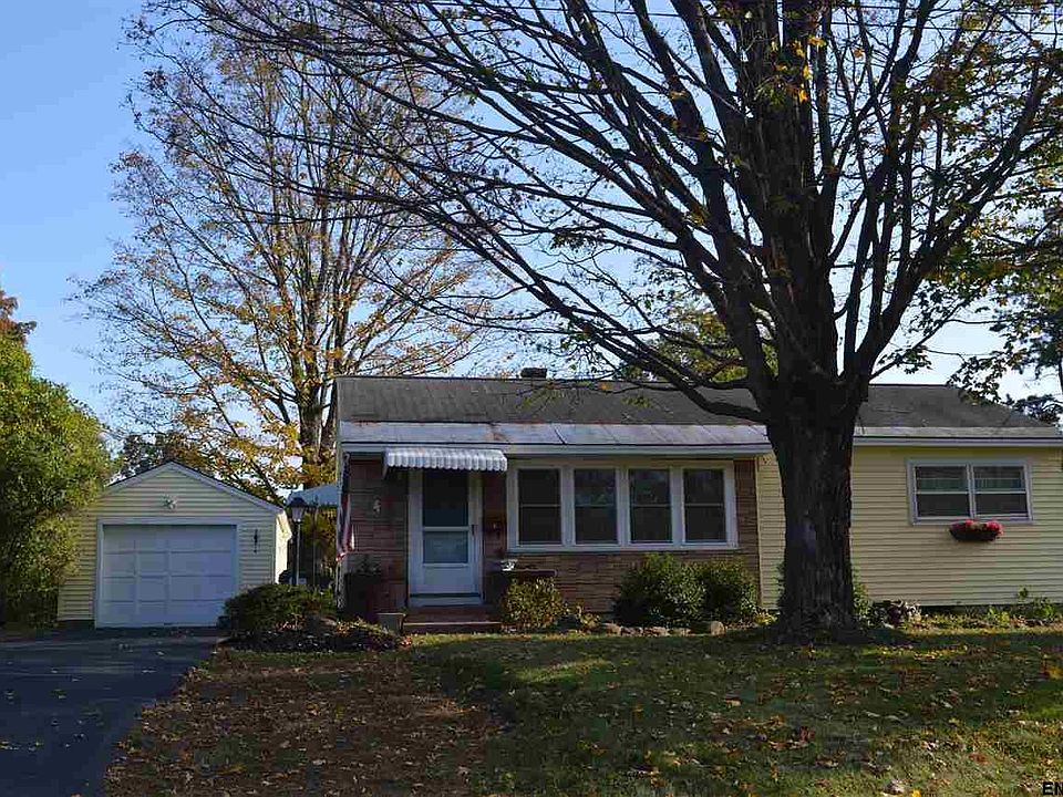 1st image of 4 McHugh St