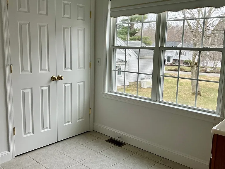 367 Rockland St #1 — Photo 16