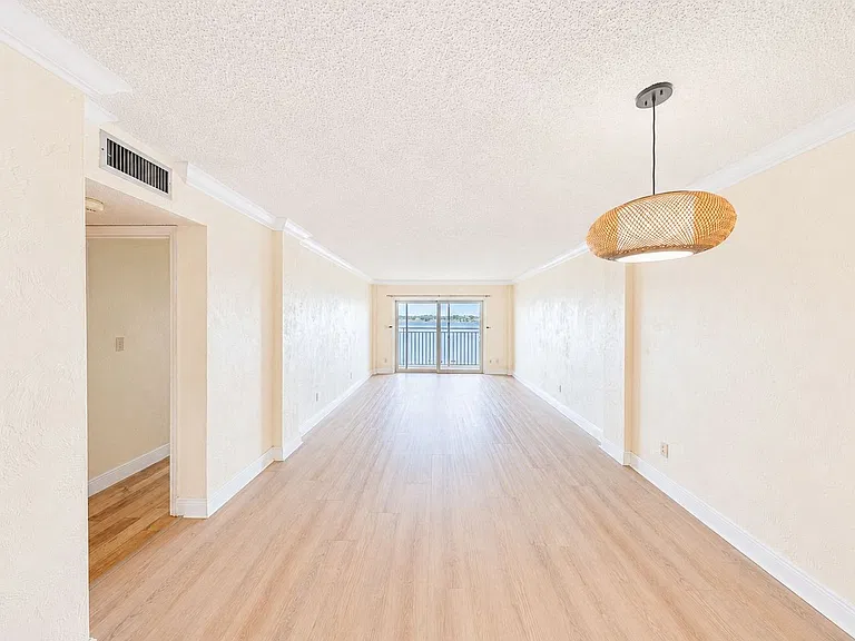 145 Halifax Ave #209 — Photo 7