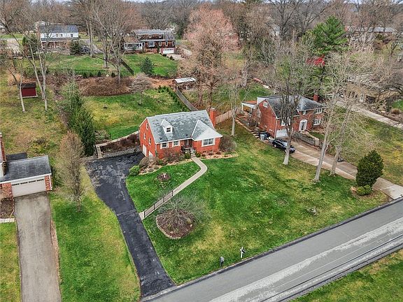 2nd image of 223 Ridgeview Dr