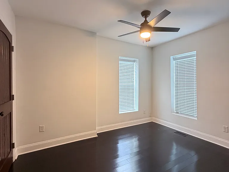 1074 E Columbus St — Photo 13