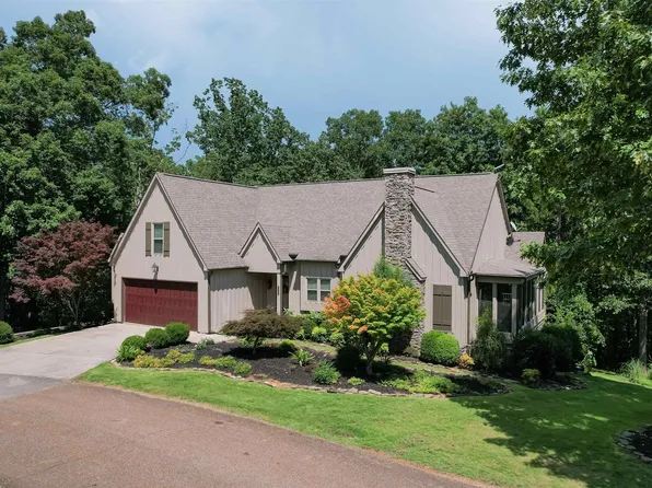 1405 Point Grand Dr, Savannah, TN 38372