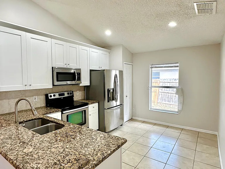 359 Walpole Loop — Photo 4