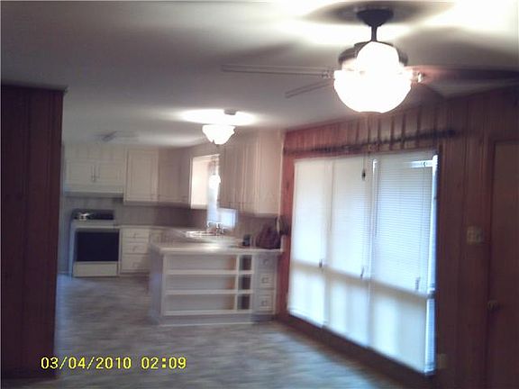 4th image of 1024 Kings Park Dr