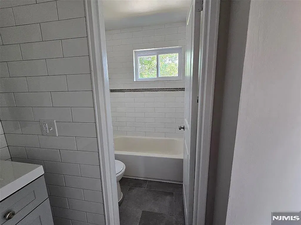 1 bed, 600 sqft, $1,700 — Photo 2