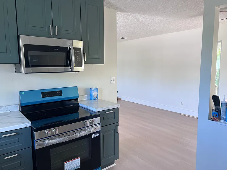 2906 Venetian Dr — Photo 4