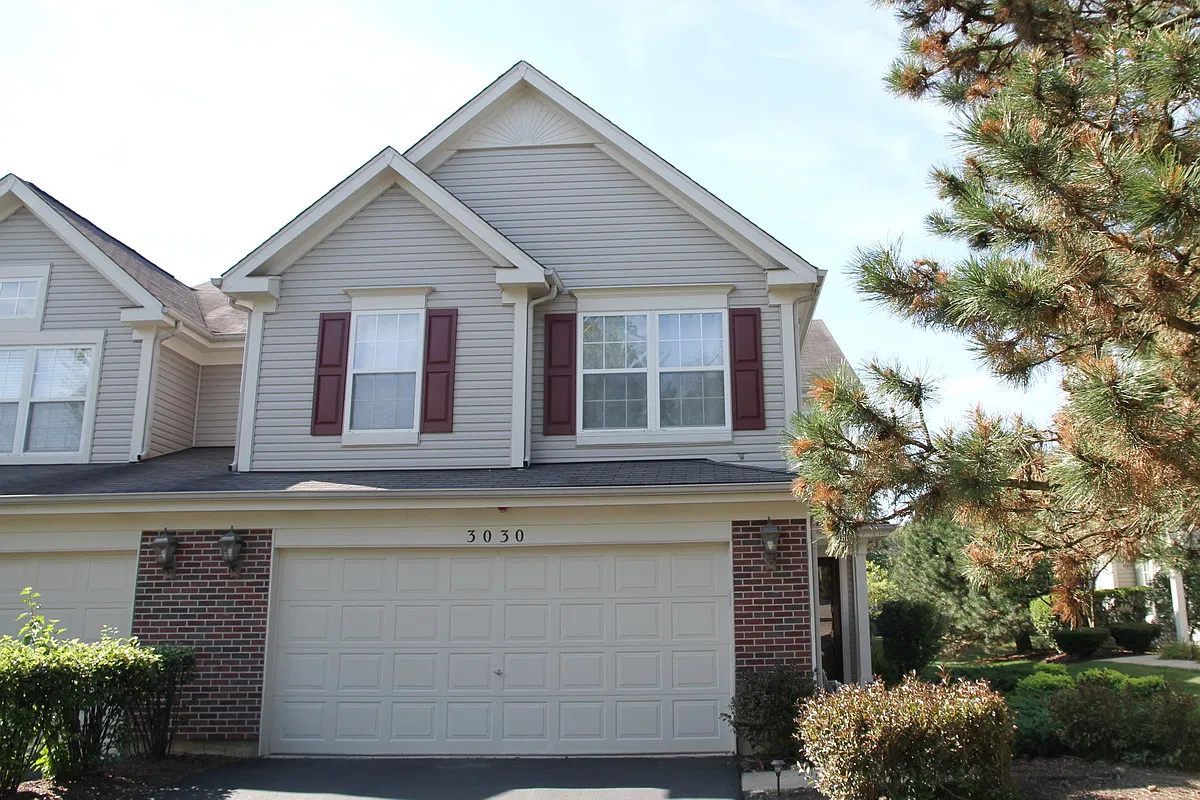 3 bed, 2.5 bath, 1719 sqft, $3,050 — Photo 1