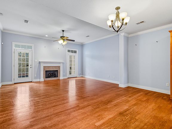 3rd image of 694 Norris Ln