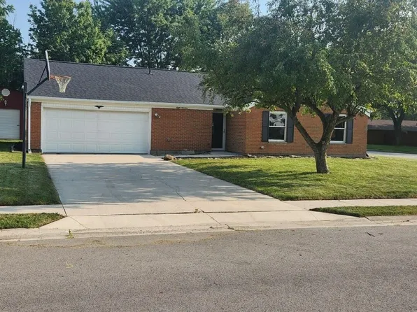 819 Canterbury Dr, Wapakoneta, OH 45895