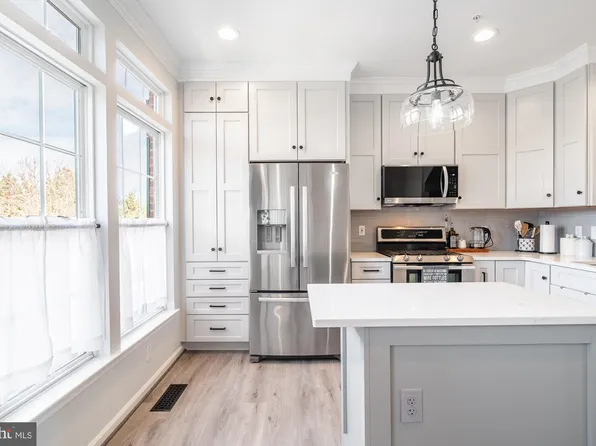 2902 Huntington Grove Sq, Alexandria, VA 22306