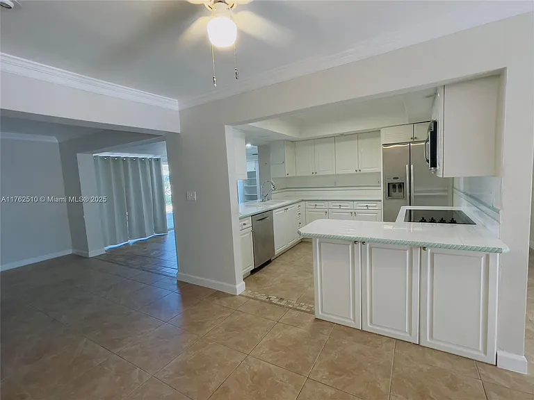 349 NE 31st St — Photo 7