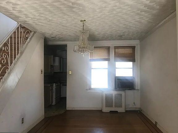 5th image of 2054 Anchor St