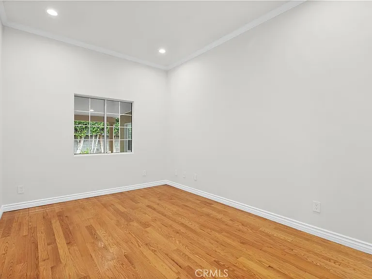 6508 Mammoth Ave — Photo 10