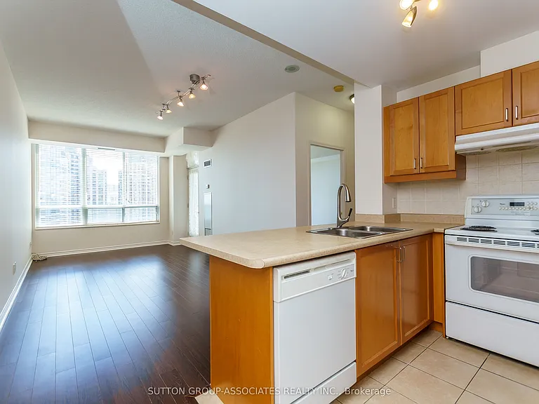 28 Byng Ave #1507 — Photo 2