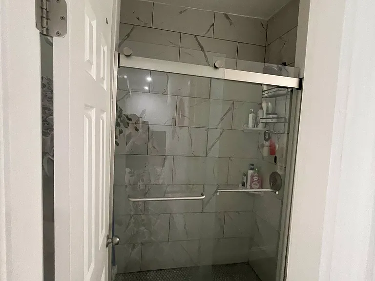 51 Queensberry St #10 — Photo 8