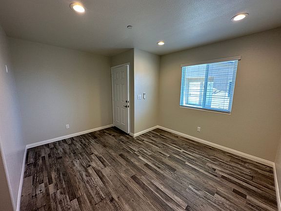4th image of 1132 S Mahan St #D