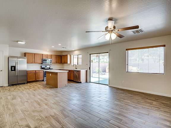 3rd image of 43823 W Sagebrush Trl