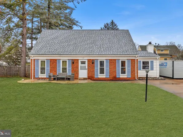 112 N Kennedy Rd, Sterling, VA 20164