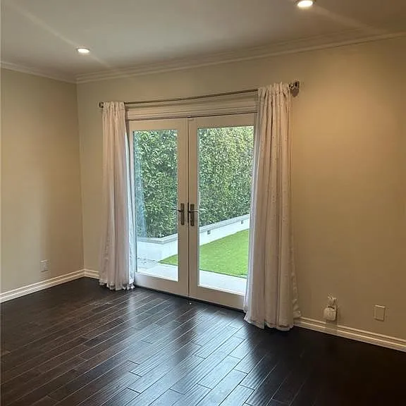 5752 Newcastle Ave — Photo 12