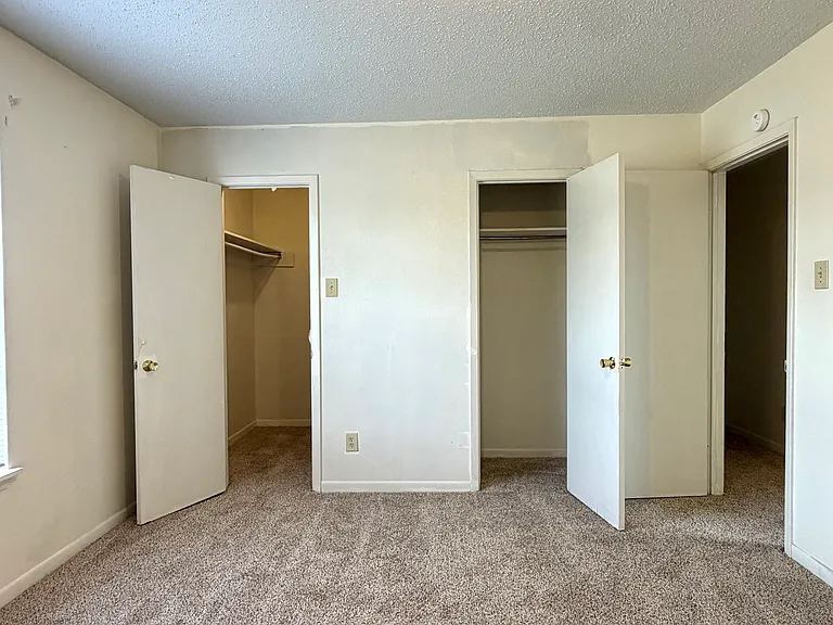 1252 Meadowview Dr — Photo 8