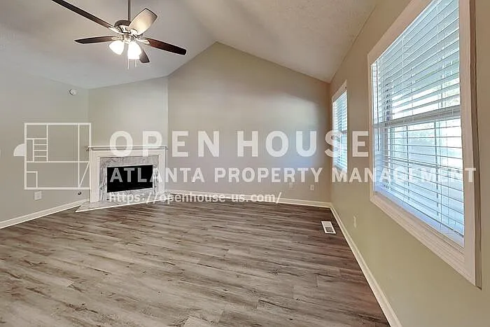 3 bed, 2.0 bath, 1728 sqft, $2,000 — Photo 3