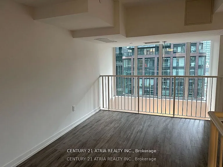 77 Shuter St #725 — Photo 23