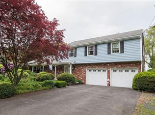 7 Pine Top Rd, Barrington, RI 02806