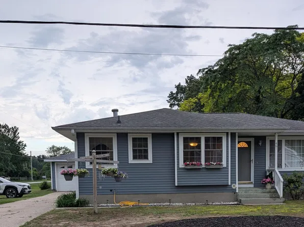 461 W Hile Rd, Norton Shores, MI 49441
