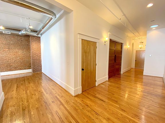 4th image of 126 Campbell Ave SW #2E
