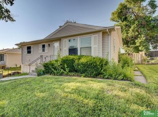 13953 Weir St, Omaha, NE 68137