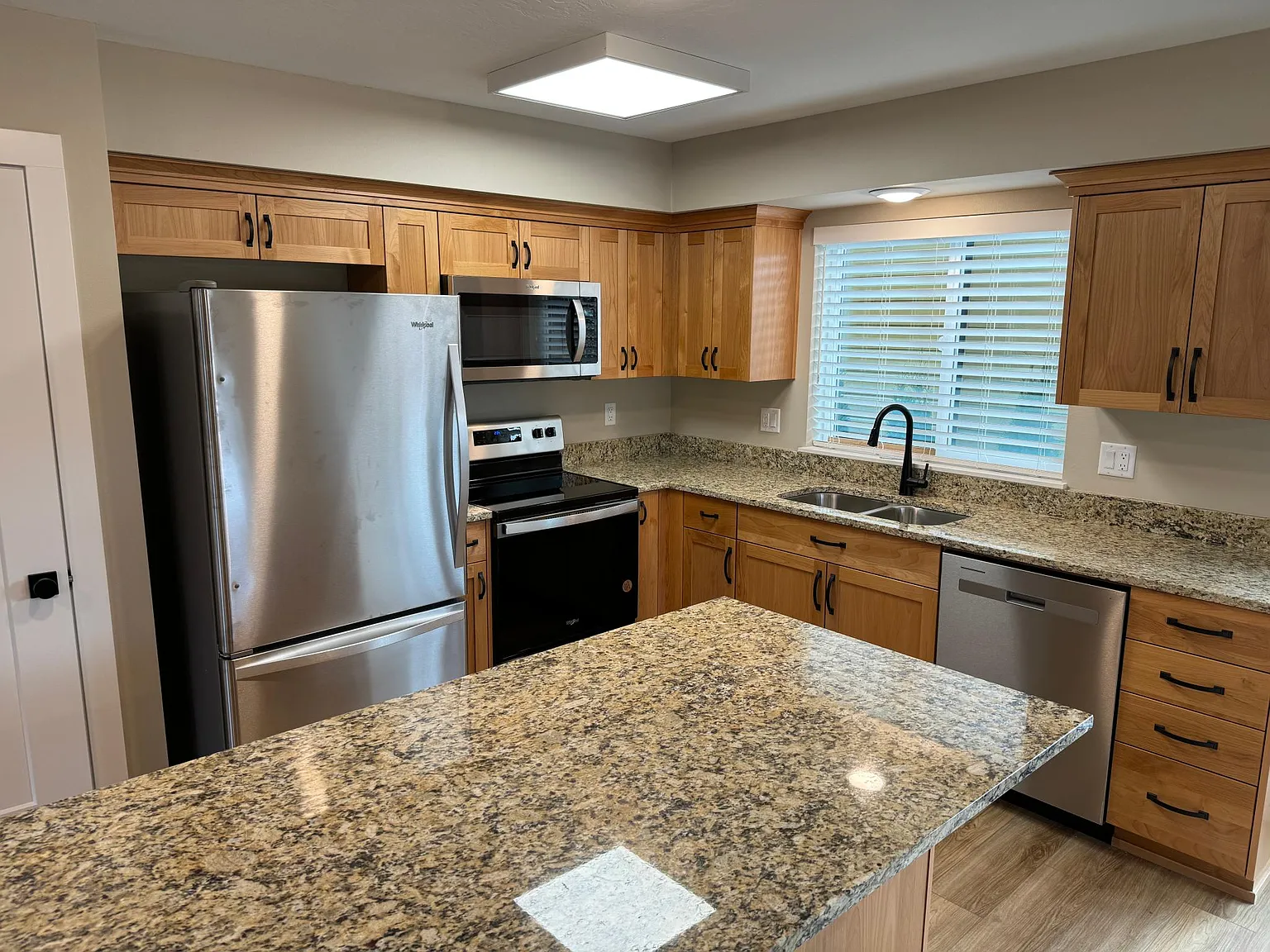 2 bed, 2.5 bath, 1304 sqft, $1,990 — Photo 4